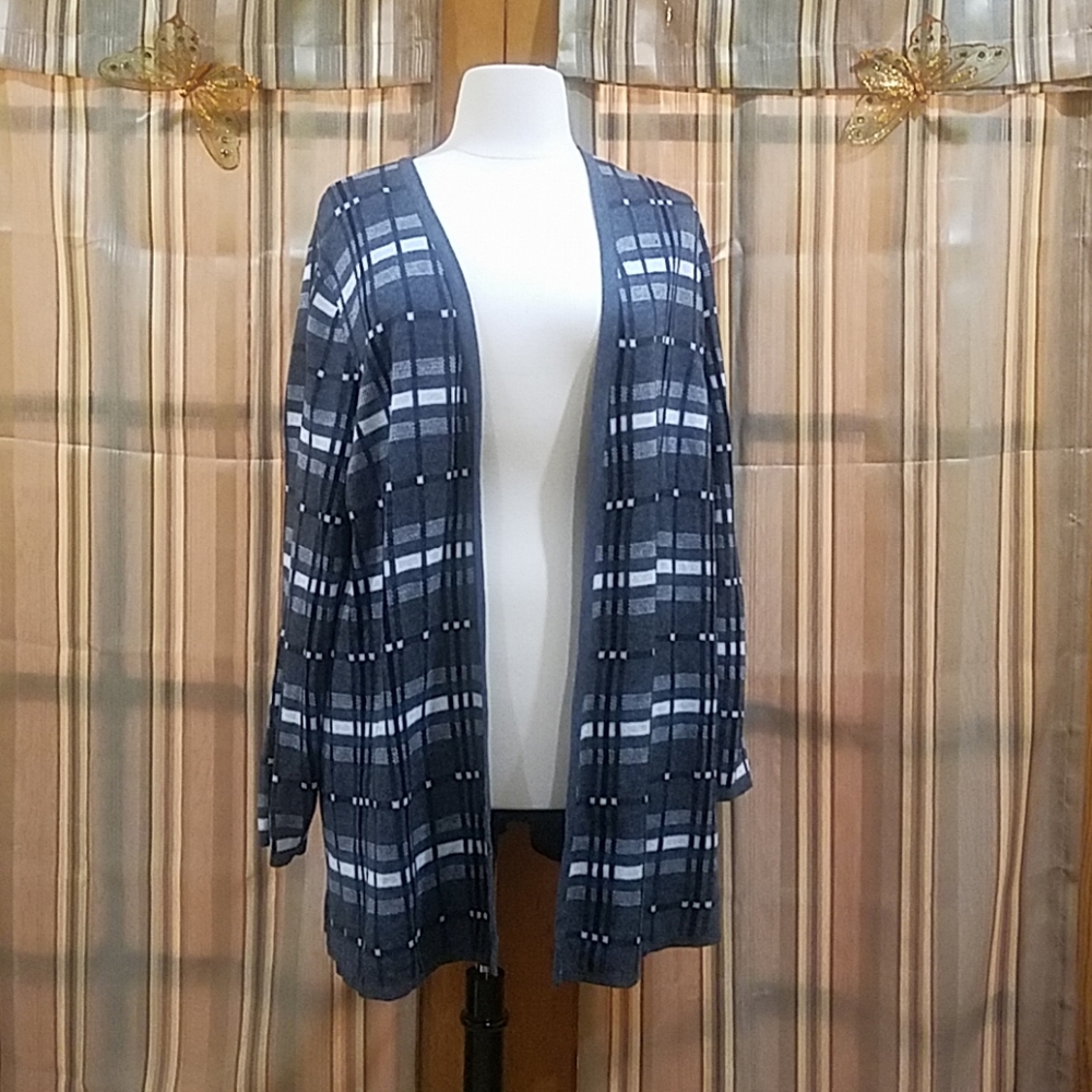 Stunning Croft & Borrow Grey and Black Sweater